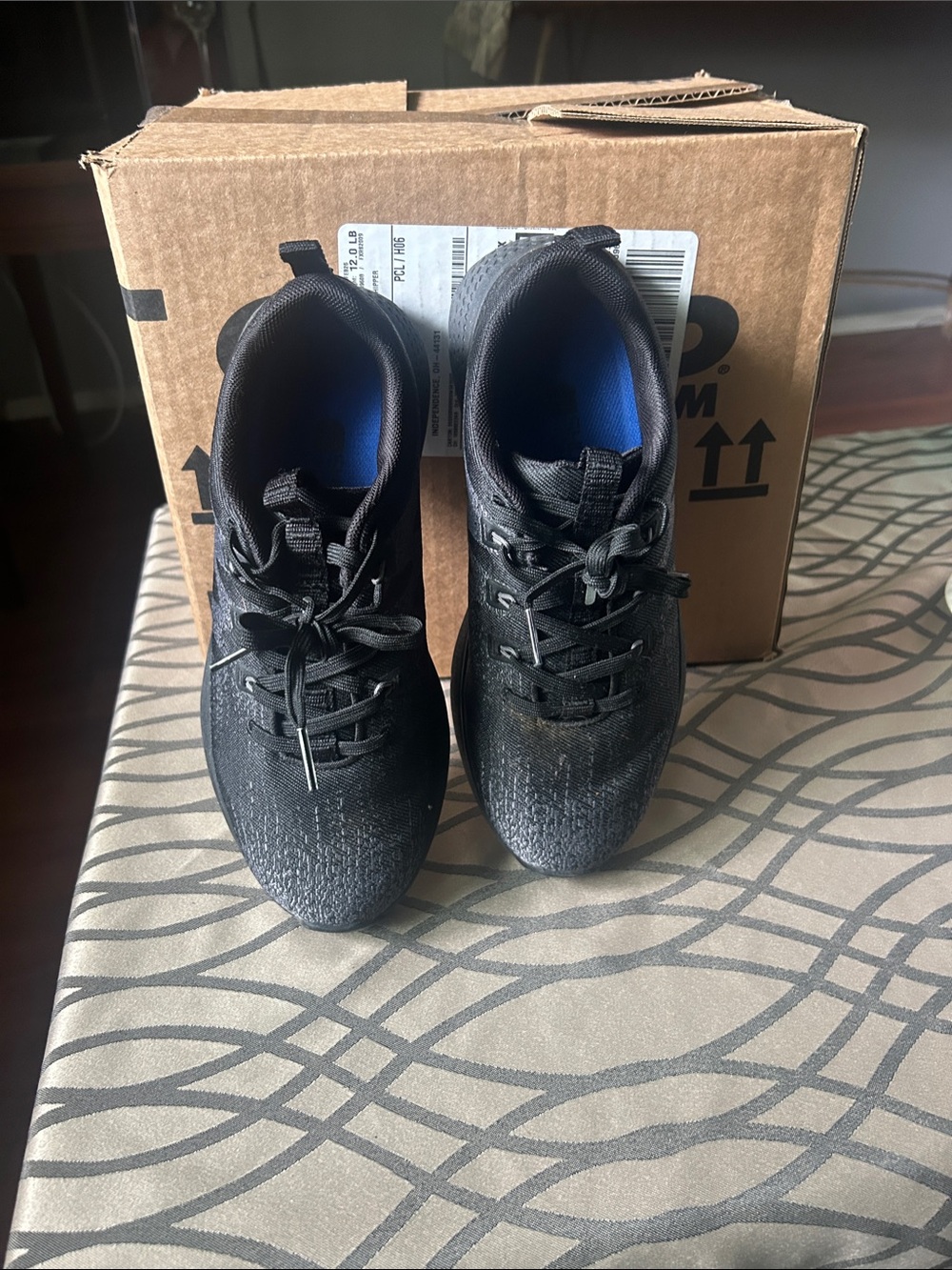 Women's size 7 Black Athletic Sneakers